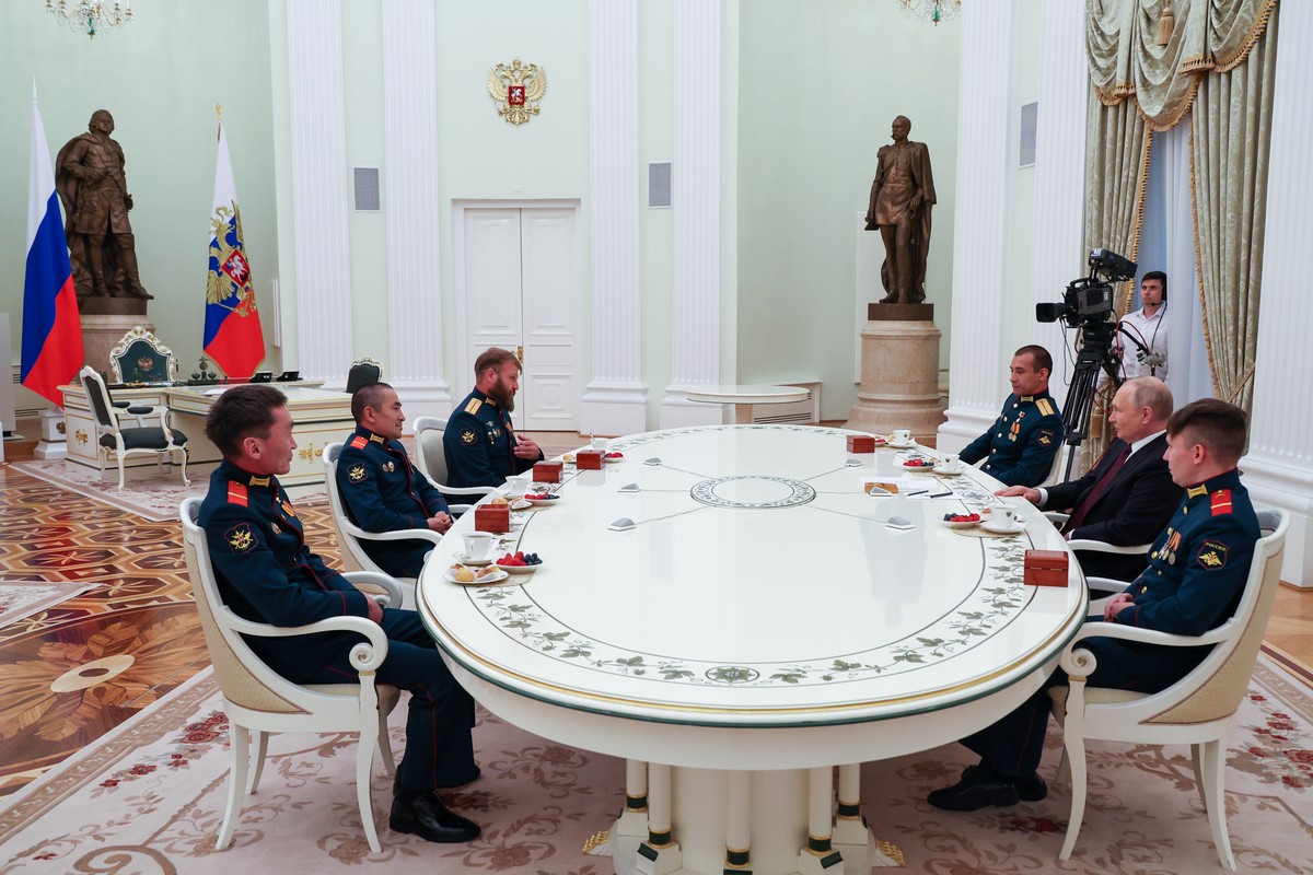 В Кремле прокомментировали встречу Путина с экипажем танка «Алёша»
