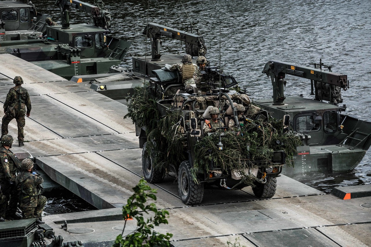 Подполье: НАТО перебрасывает военную технику в Польшу