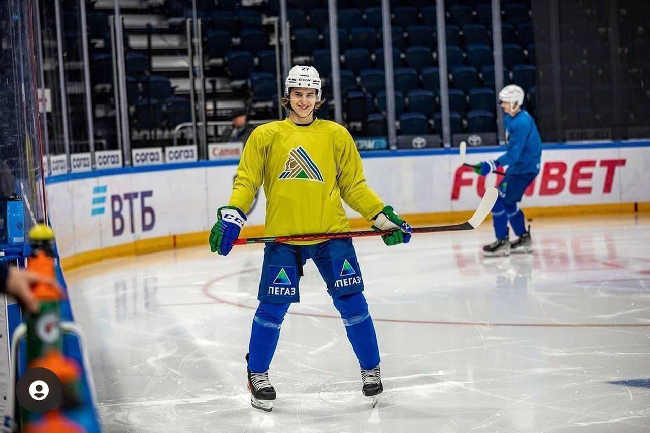 «Вдохновлены его борьбой»: как хоккейный мир прощается с молодым талантом Родионом Амировым