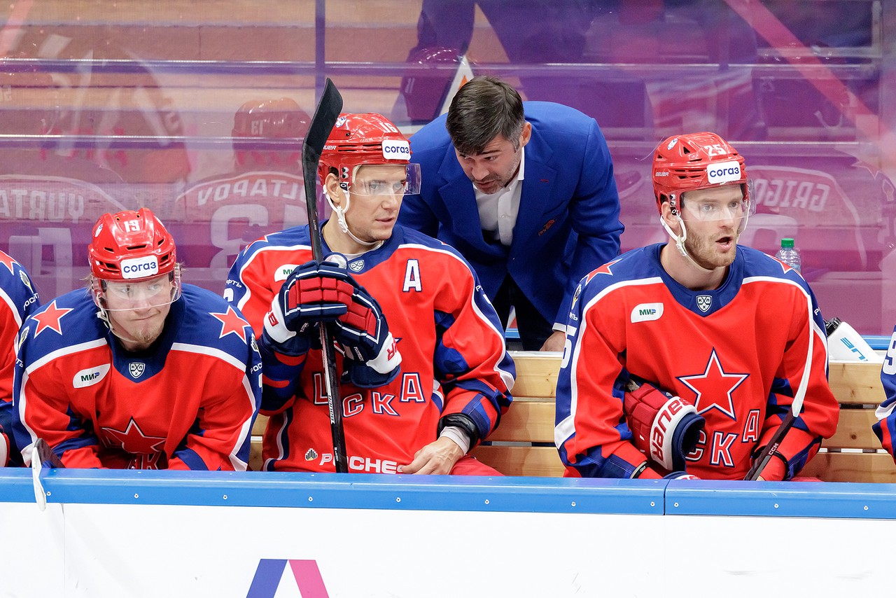 «Вмазали по хоккейной иерархии»: кто разрешил дисквалифицированному IIHF Федотову играть за ЦСКА 