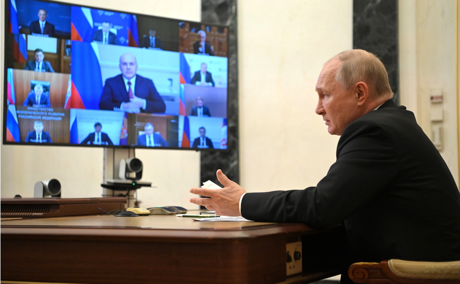 Путин заявил о деградации олимпийского движения