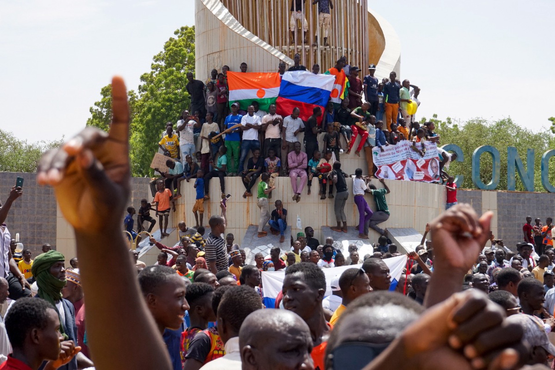 В столице Нигера прошли многотысячные манифестации в поддержку мятежников 