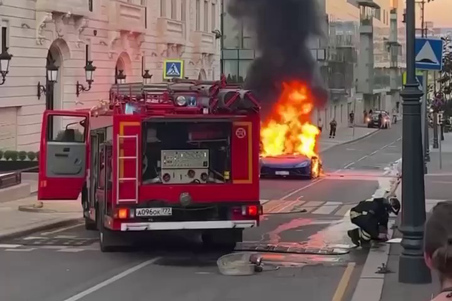 В центре Москвы сгорел «Ламборгини»
