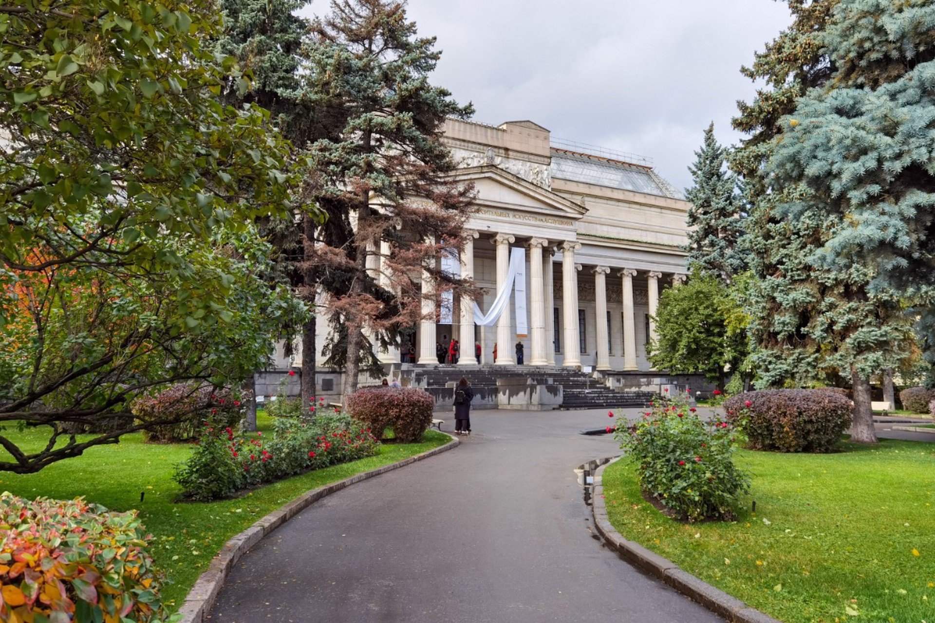 У экс-директора Пушкинского музея пропали награды – источник