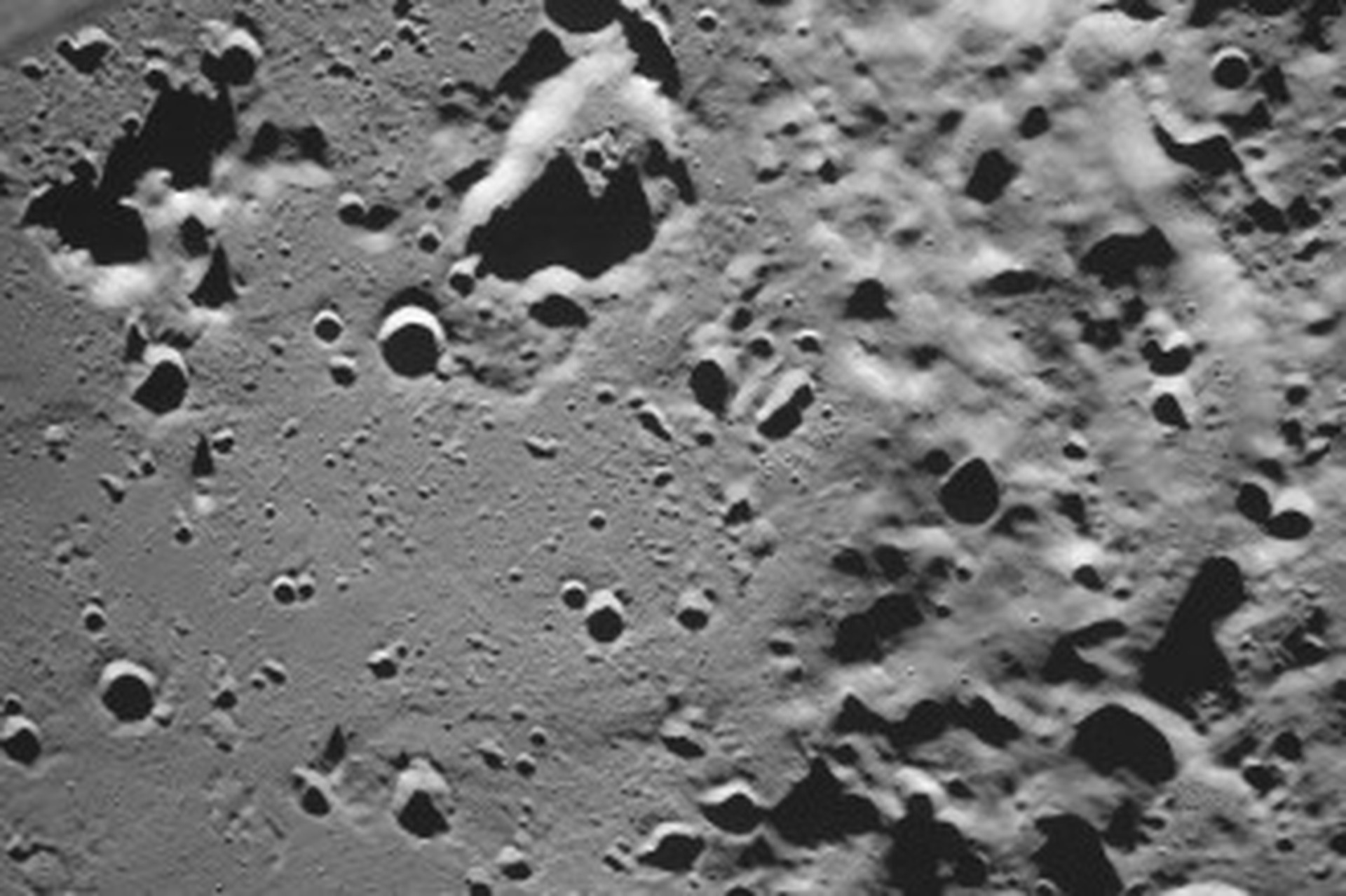 «Луна-25» сделала первый снимок лунной поверхности