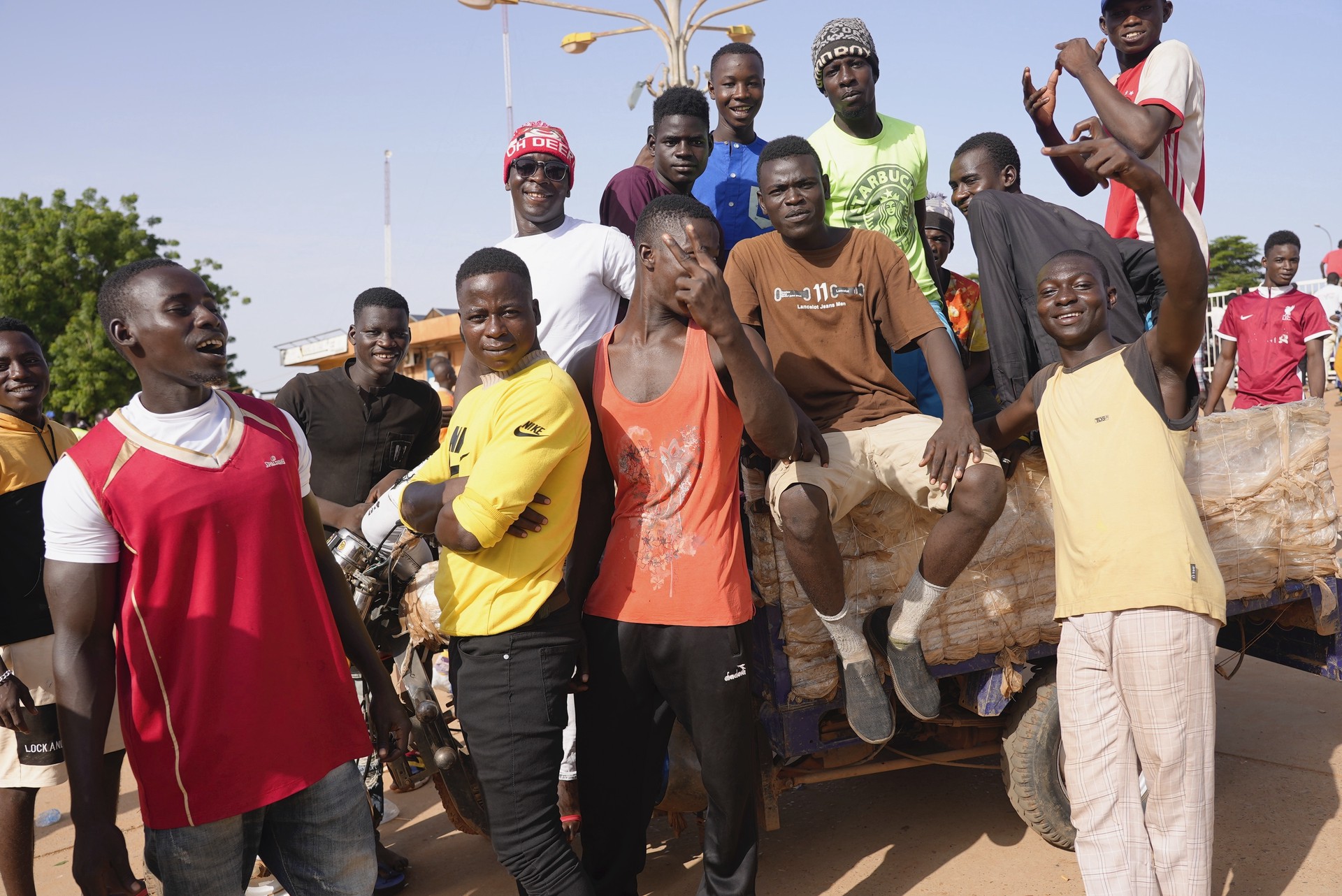 Мятежники в Нигере потребовали от посла Франции покинуть страну