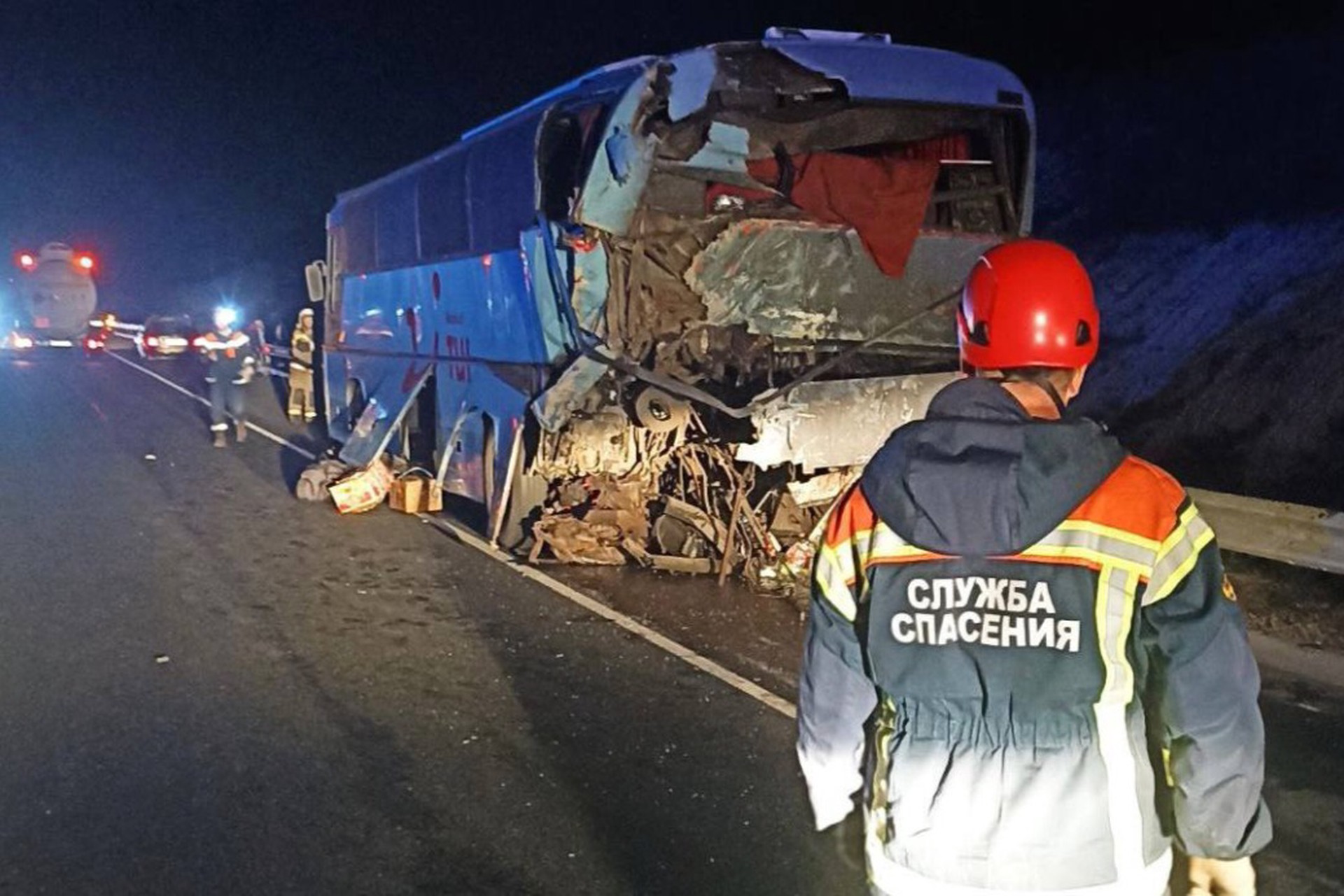 В Саратове в ДТП с пассажирским автобусом погиб один человек и ещё 10 получили ранения
