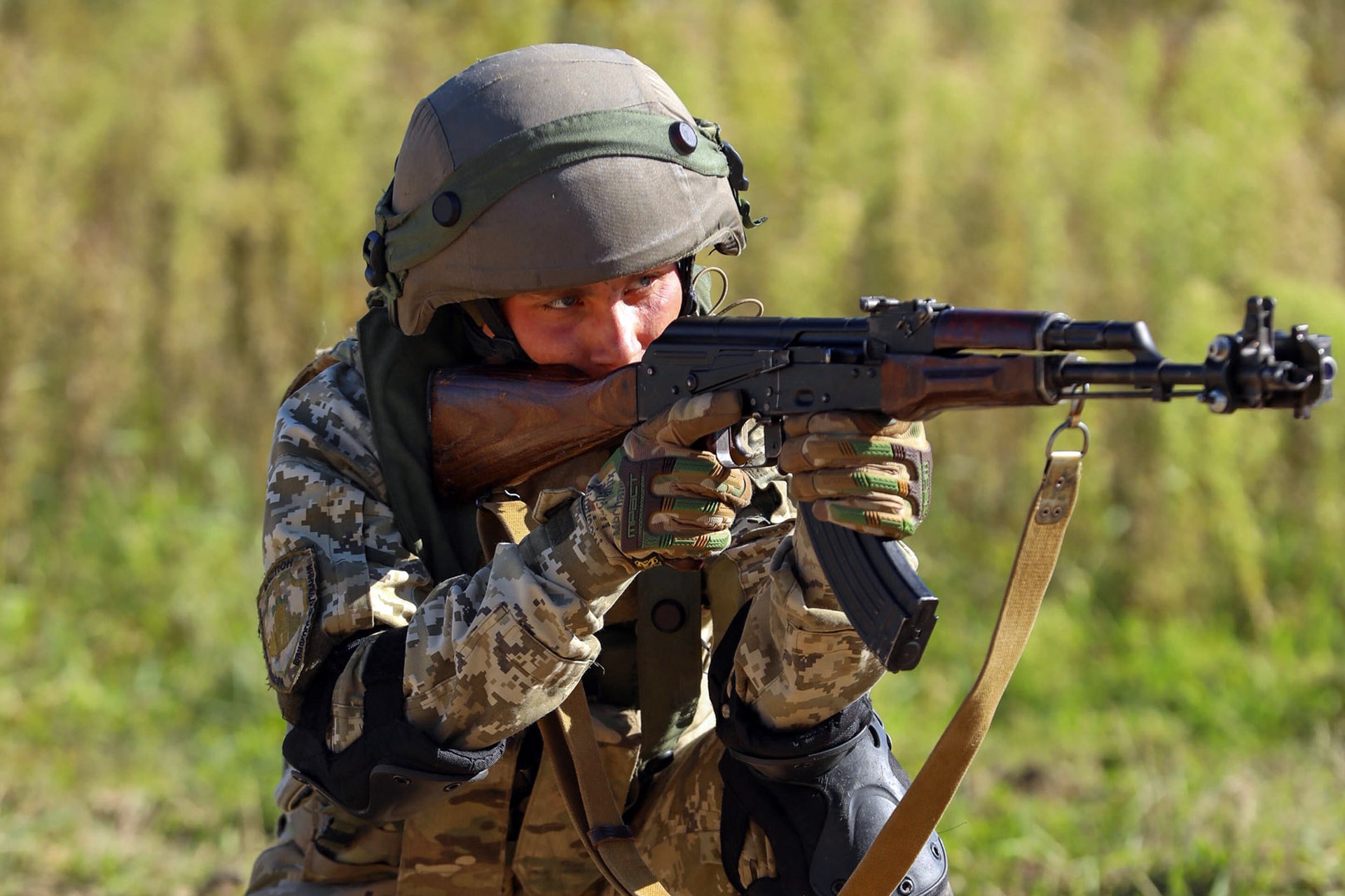 Украинский военный застрелил сослуживца за фотосъёмку позиций ВСУ под Херсоном