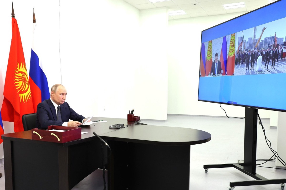 Путин и Жапаров дали старт строительству русских школ в Киргизии