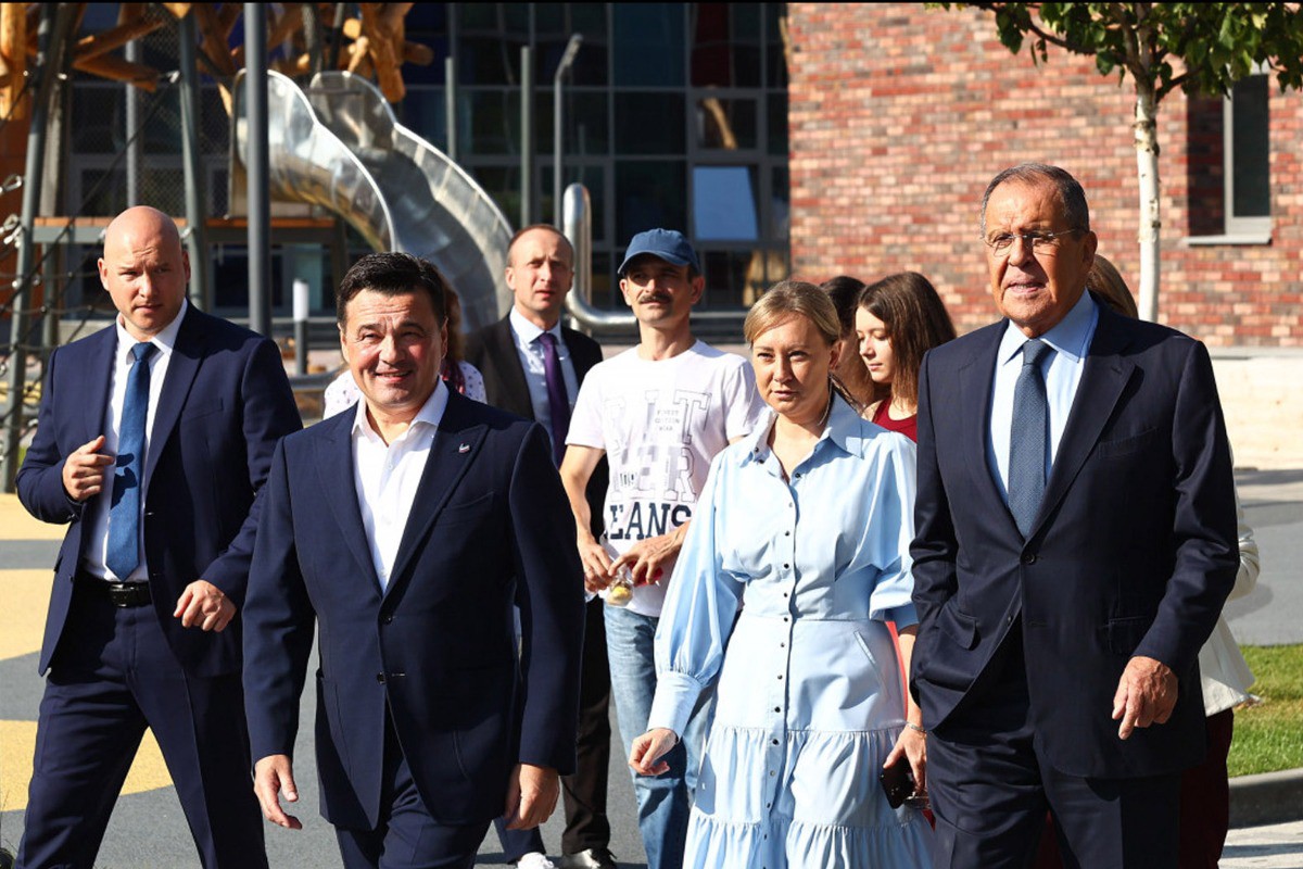 Лавров и губернатор Московской области открыли учебный год в подмосковной гимназии им. Примакова