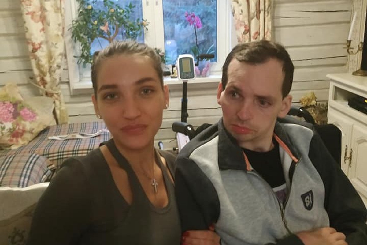 Супруга актёра Алексея Янина опровергла новость о его смерти
