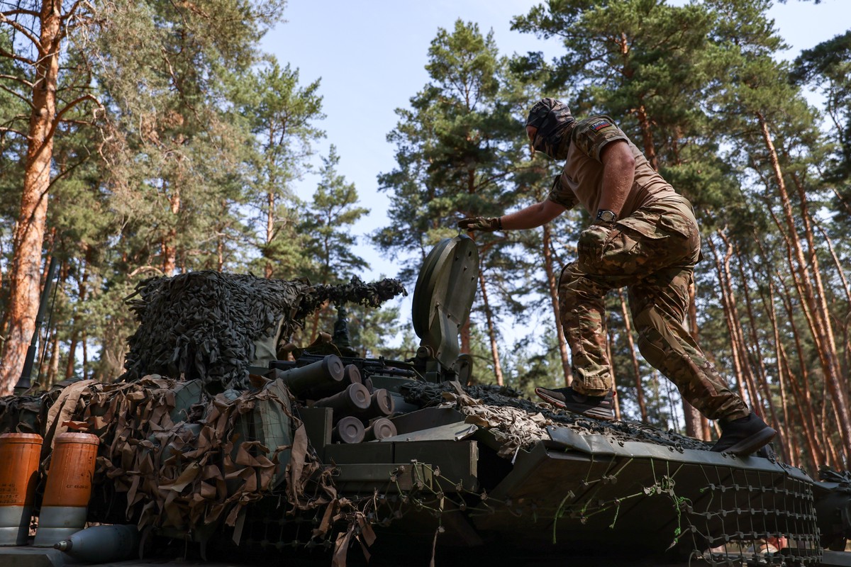 «Втянуть в огневой мешок»: военный эксперт объяснил отход российской армии из Работина