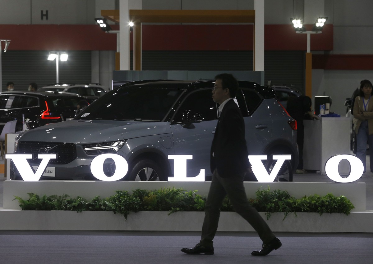 Активы автоконцерна Volvo переданы российскому инвестору