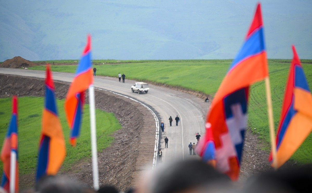 Пашинян считает нереальным возвращение армян в Карабах на данный момент