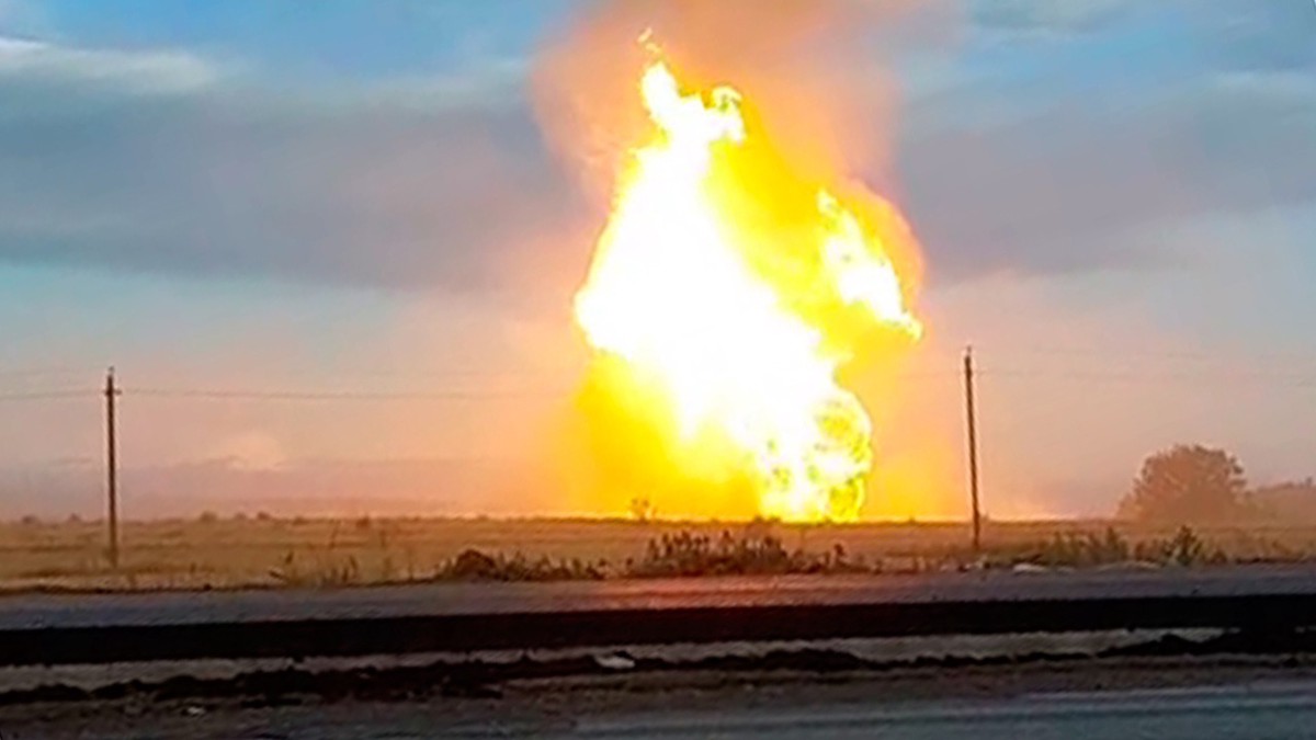 В Саратовской области начался пожар после разгерметизации газопровода