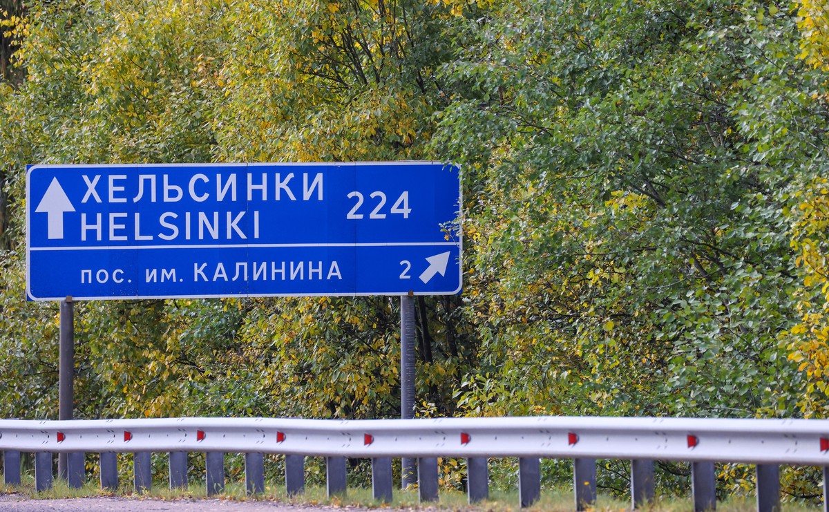 Финляндия начала использование пробного участка забора на границе с Россией