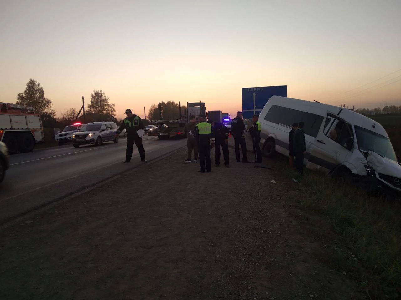 В ДТП с автобусом в Свердловской области пострадали 22 человека, включая 15 детей
