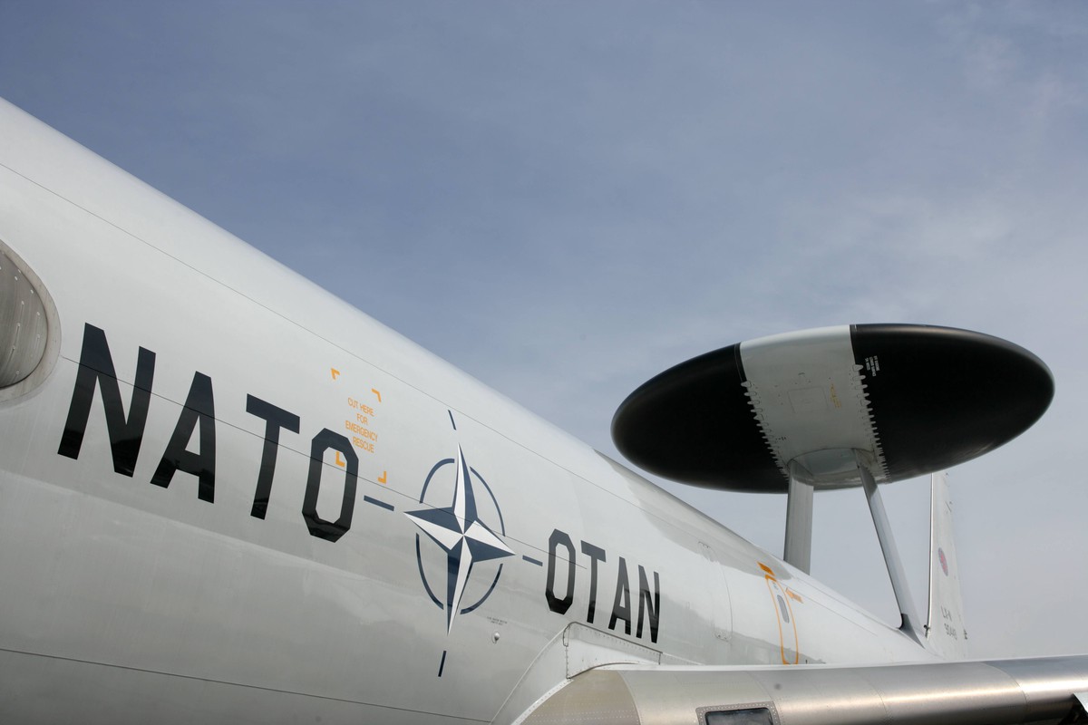В Литву из Турции прибыл самолет НАТО дальнего радиолокационного обнаружения 