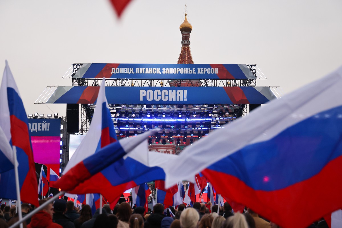 Праздник в рабочем порядке: сегодня День воссоединения новых регионов с Россией