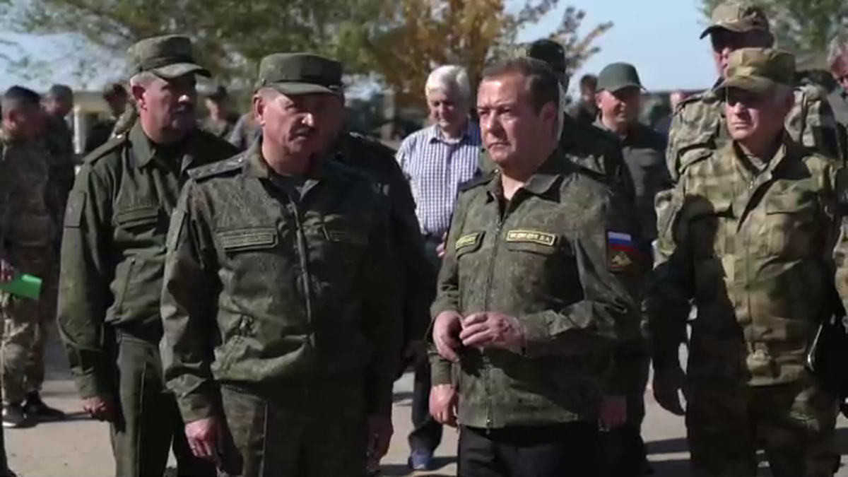 Медведев заявил, что у России есть ответ на все новое оружие Запада