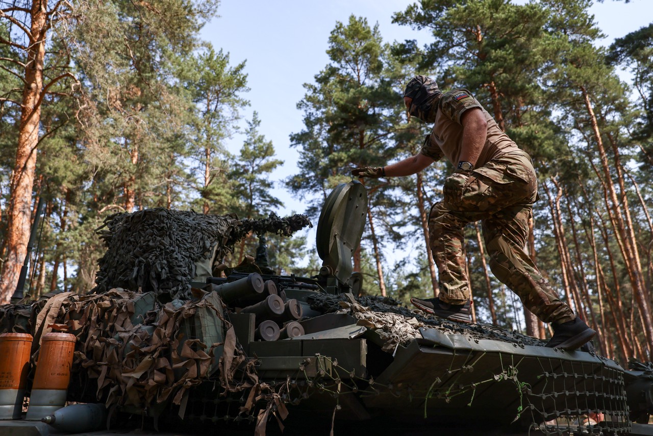 «Втянуть в огневой мешок»: военный эксперт объяснил отход российской армии из Работина