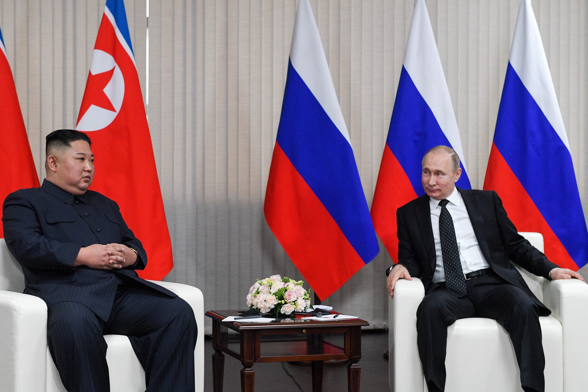 Военный эксперт рассказал о возможных темах переговоров Путина и Ким Чен Ына