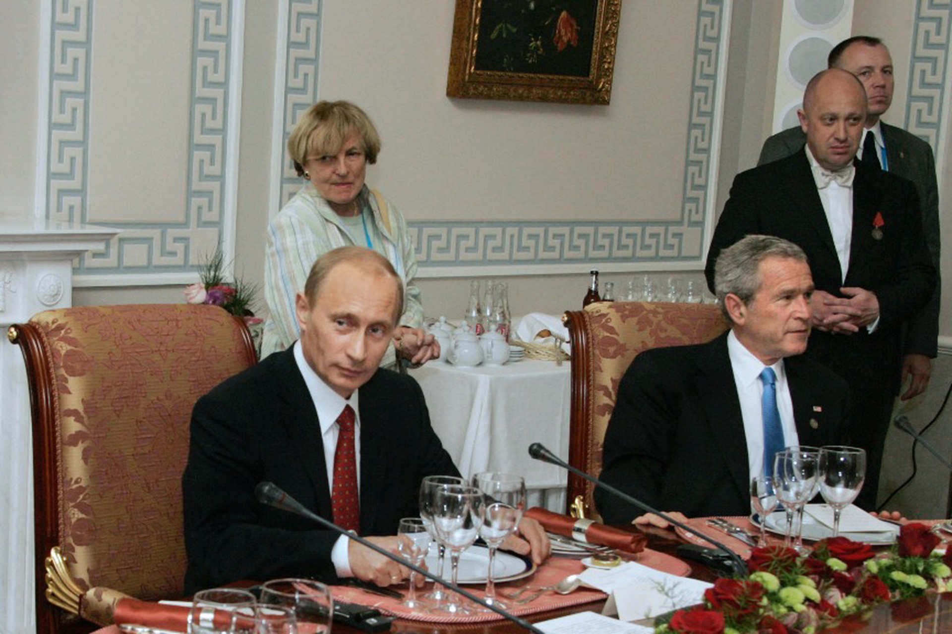 Джордж Буш удивился своей фотографии с Евгением Пригожиным из 2006 года 