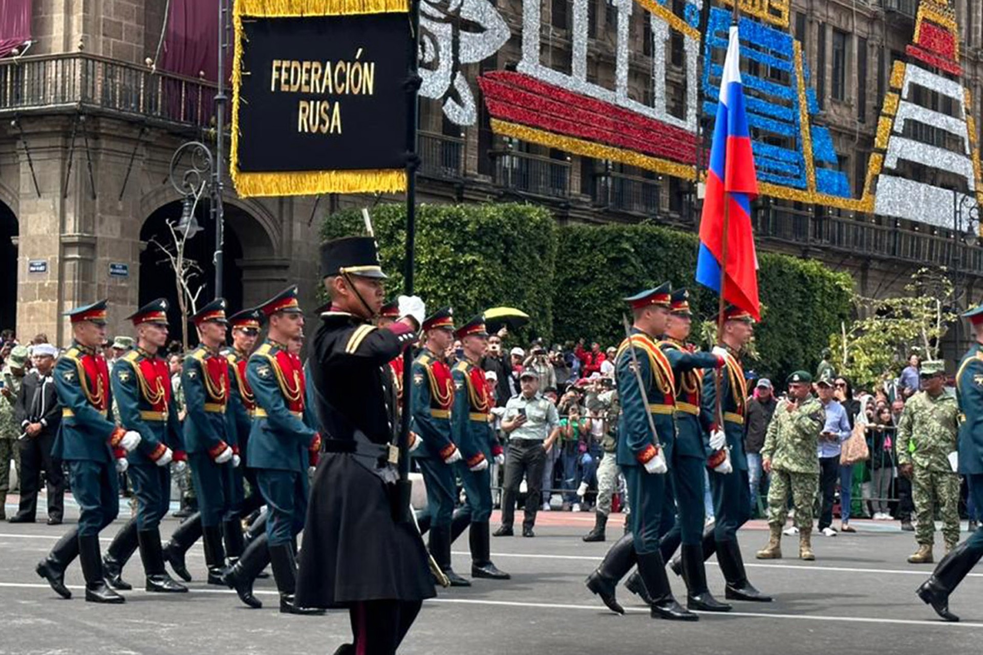Парад не порадовал: как российские военные в Мексике разозлили Украину