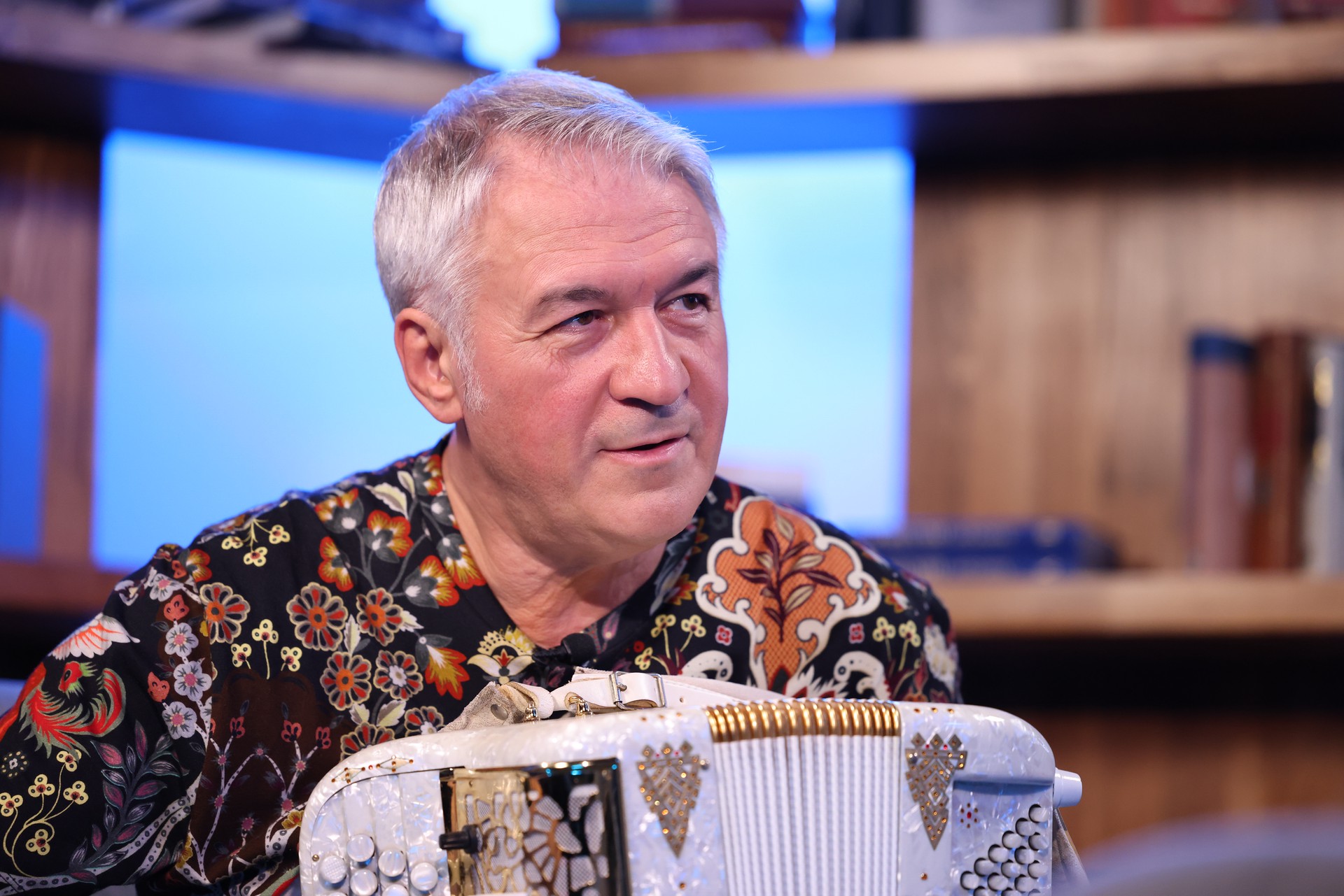 Соведущий Малахова рассказал о «клонах» передачи «Привет, Андрей!» с «ряжеными» бабушками
