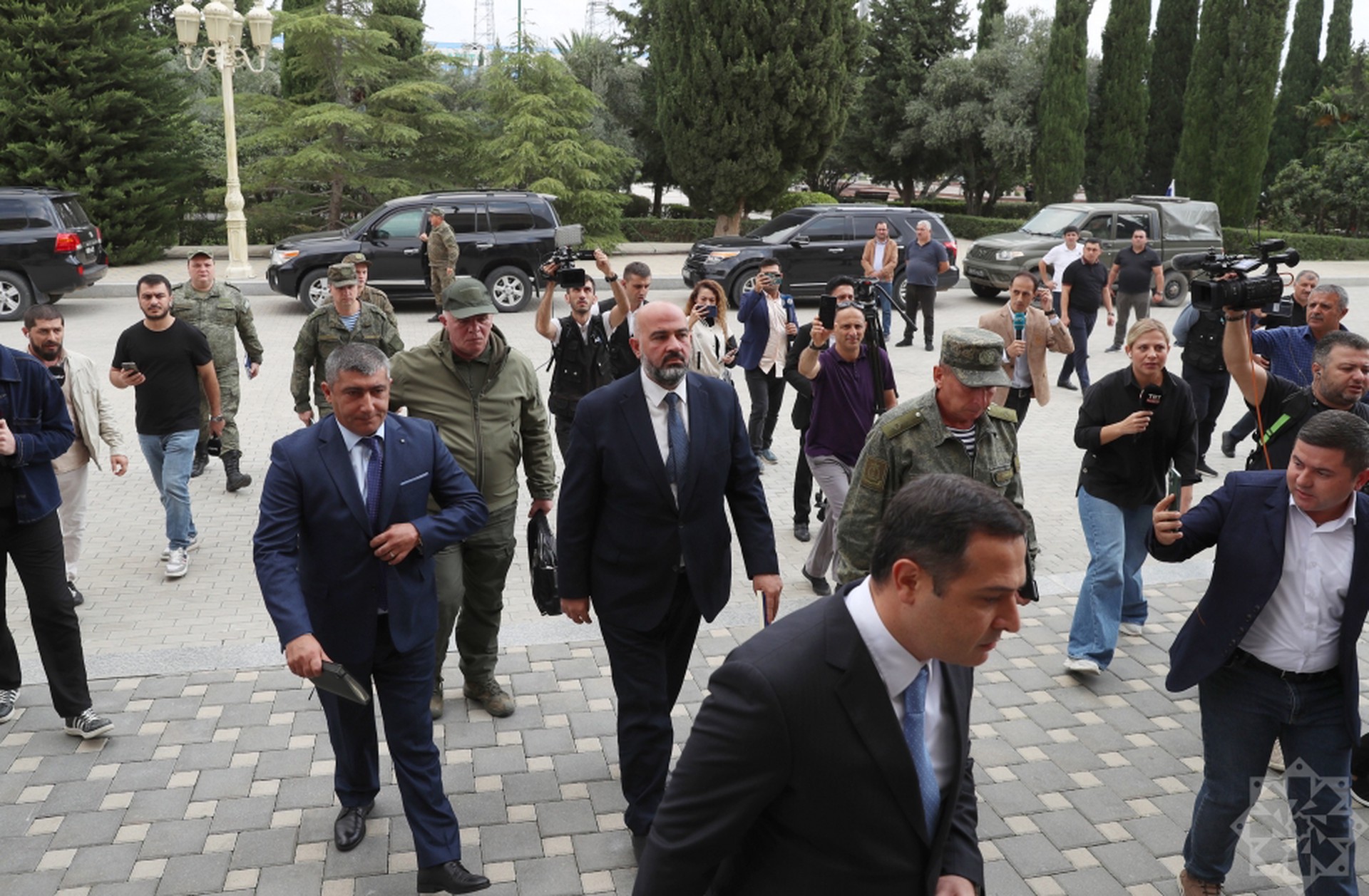 Представитель Алиева заявил, что переговоры с армянами Карабаха могут привести к миру