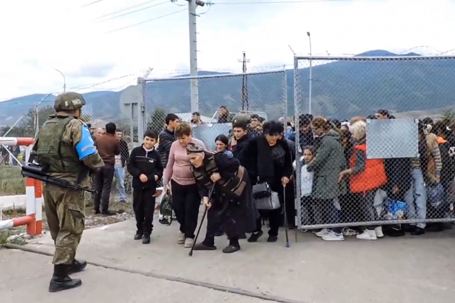 В расположении миротворцев России находится 1 340 мирных жителей Карабаха