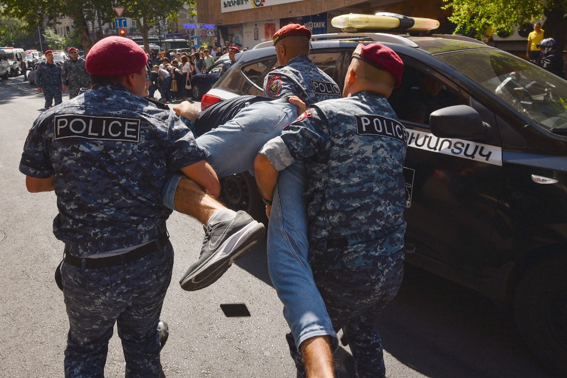 Полиция Армении задержала 21 участника акций протеста из-за ситуации в Нагорном Карабахе