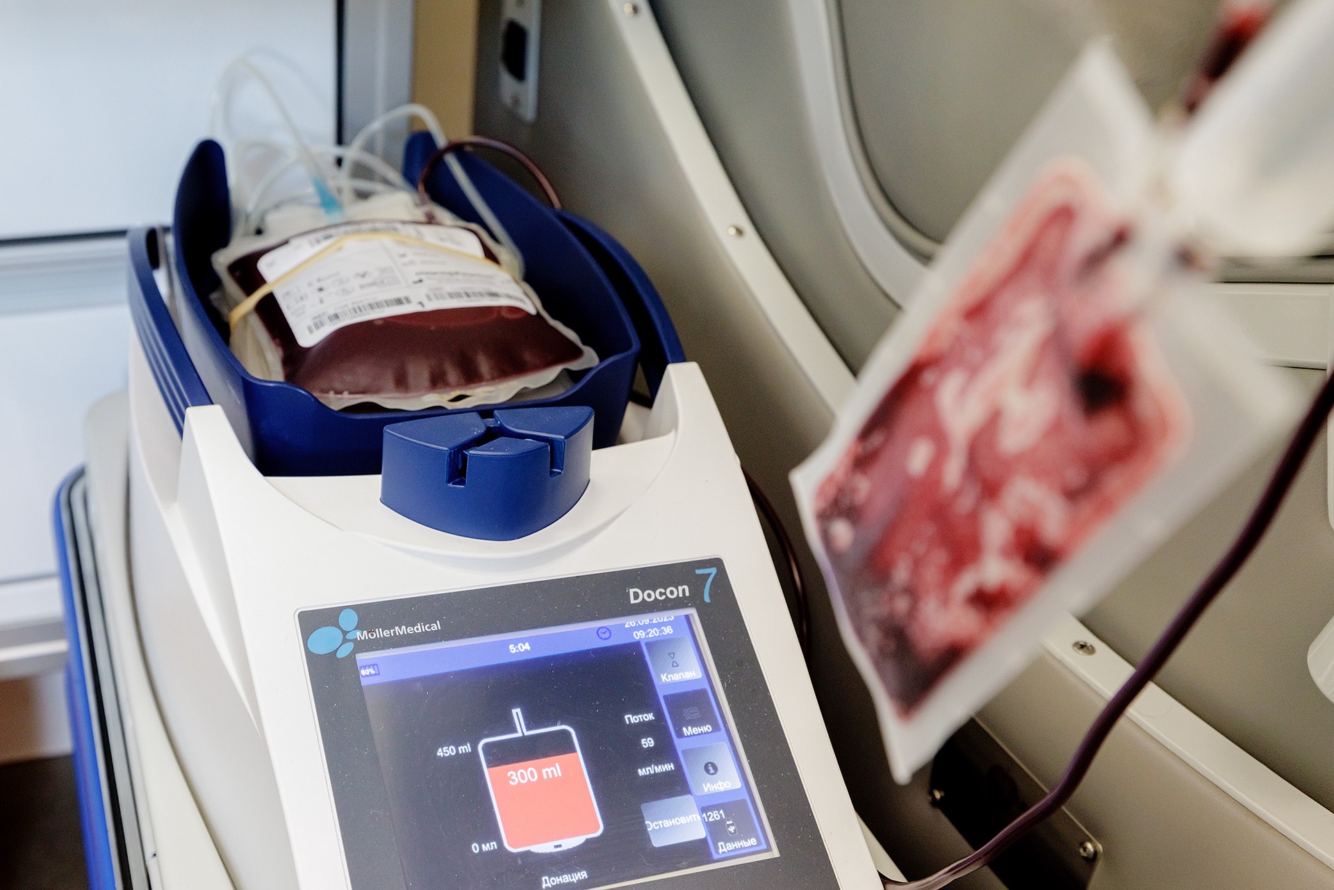 Врач рассказала, может ли переливание крови изменить генетику человека