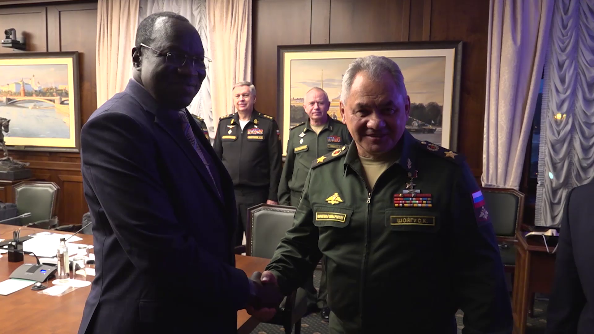 Шойгу встретился с министром обороны Южного Судана
