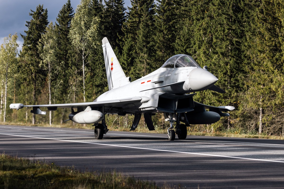 Британия разместит истребители Typhoon в Польше