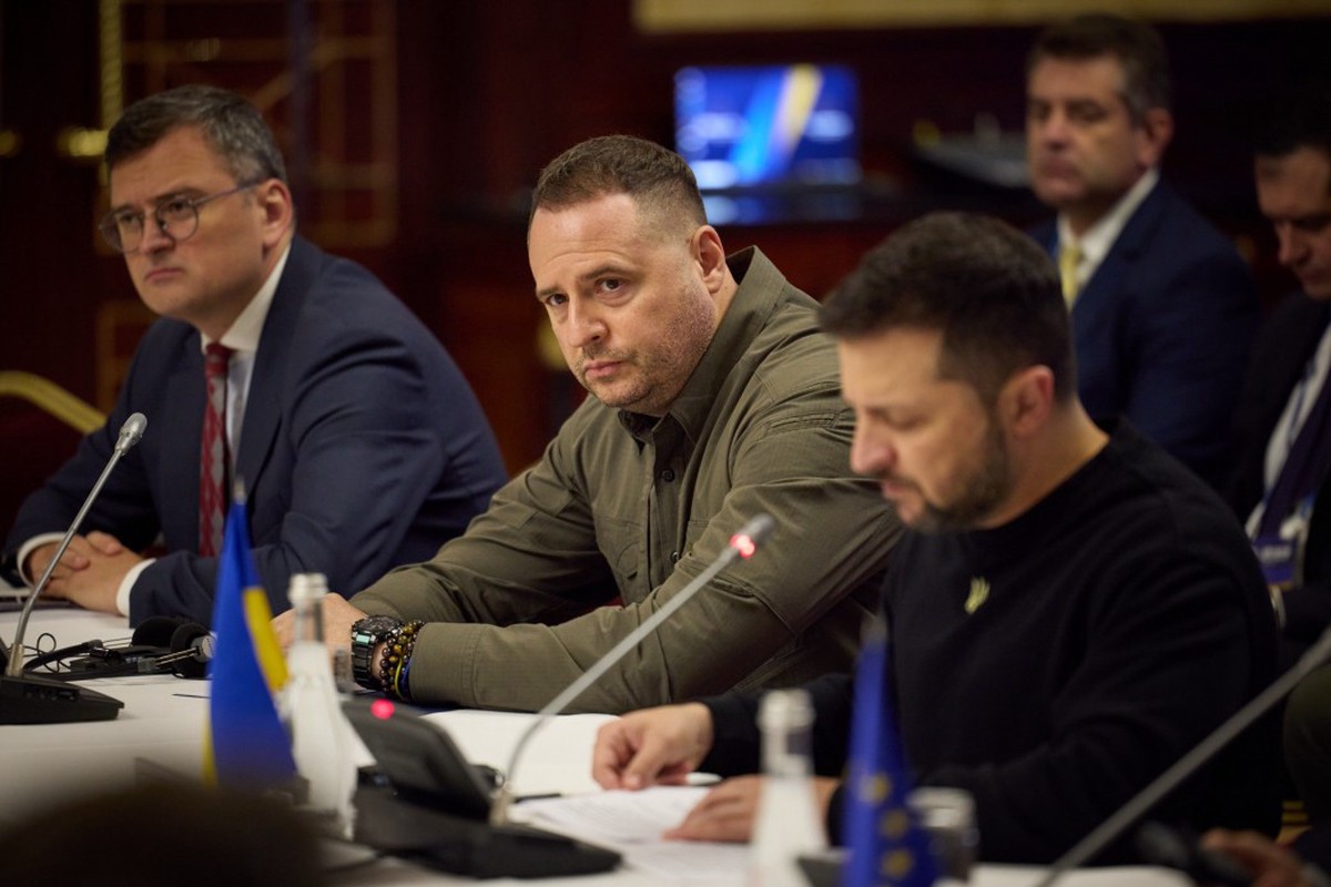 В офисе Зеленского заявили, что некоторые украинцы намеренно масштабируют проблему коррупции в стране