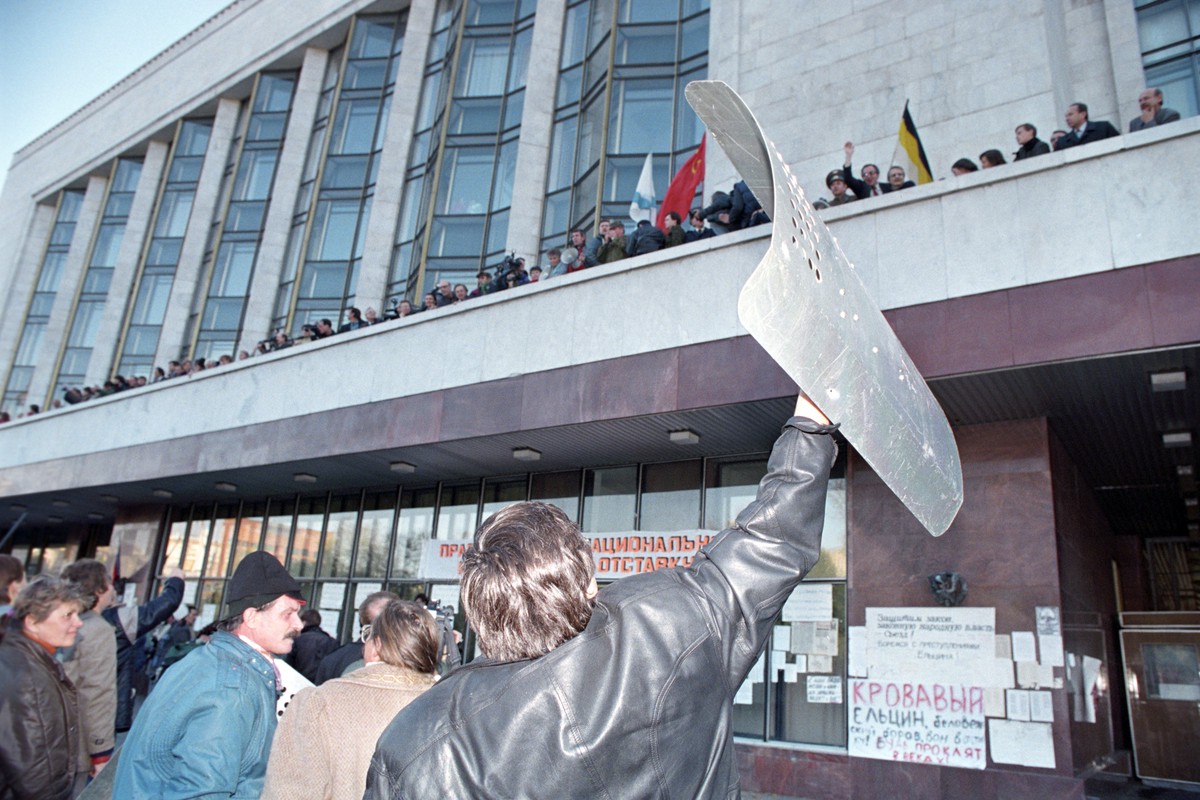 Показали дуло: что Россия потеряла из-за расстрела парламента в 1993-м