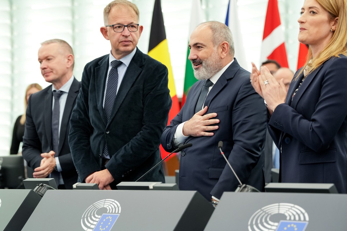 Парень по Баку: как Пашинян сделал ещё шаг к сдаче Армении