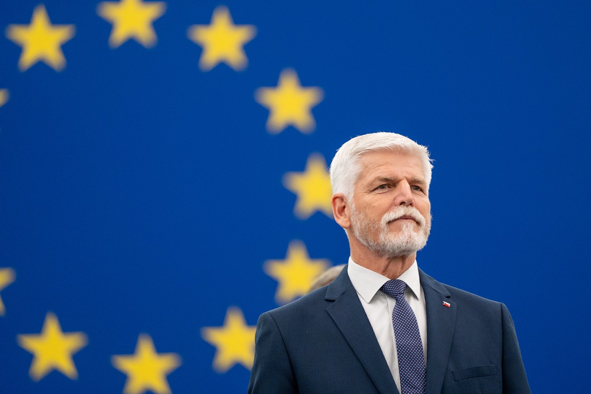 Президент Чехии назвал условия для отправки военных на Украину