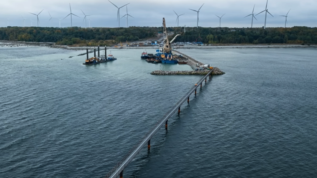 На месте повреждения газопровода Balticconnector нашли предмет, похожий на двухметровый якорь