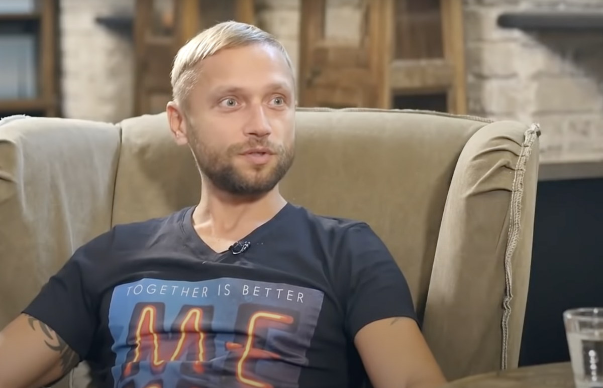 Блогер-сыроед, ребенок которого умер от истощения, признался, что ест мясо