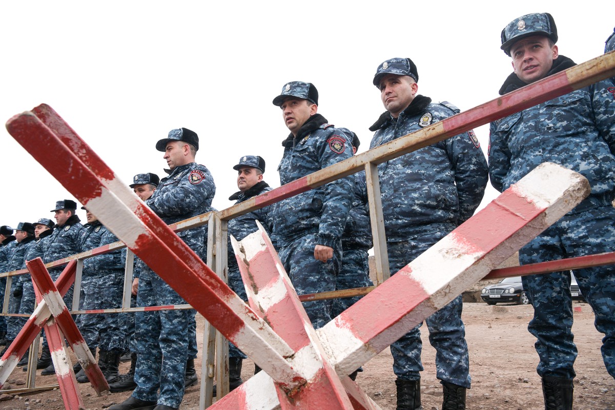 Шипы и база: что грозит Армении в случае вывода наших военных из Гюмри 