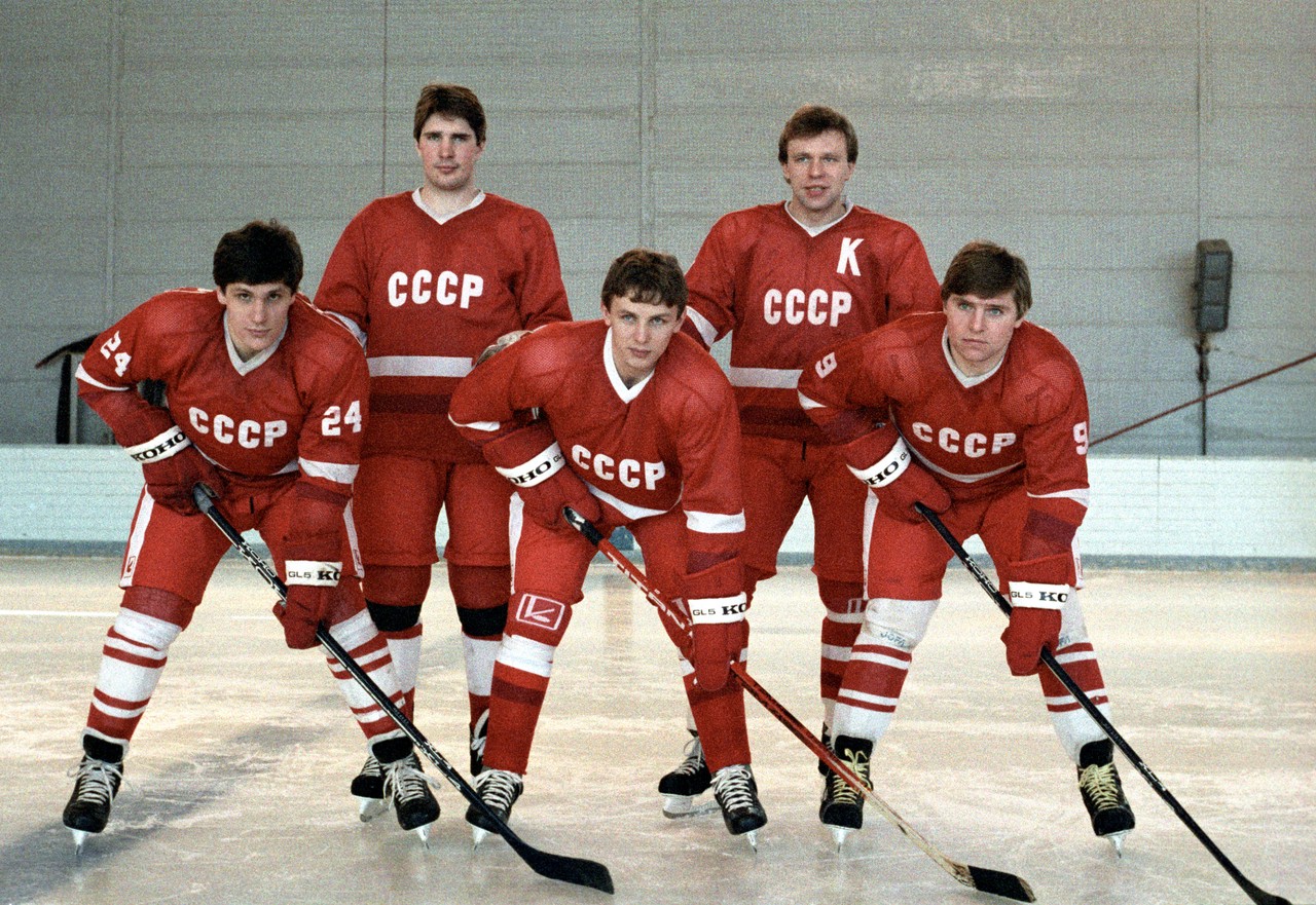 Почему легенда советского хоккея Ларионов получает меньше, чем Ротенберг-младший