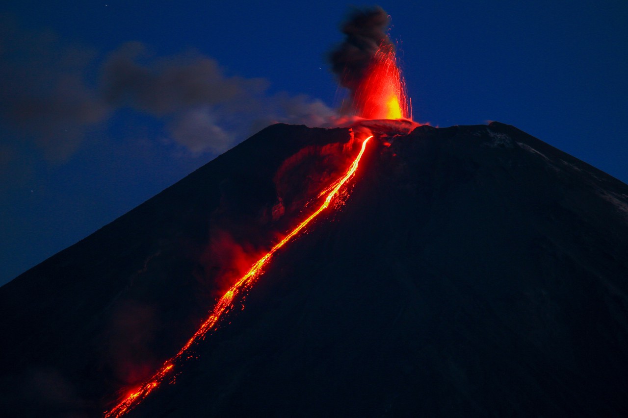Гордость и лава: чем грозит извержение крупнейшего вулкана Камчатки и Евразии