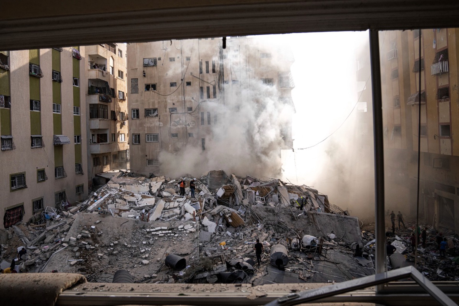 СБ ООН принял резолюцию, требующую немедленного прекращения огня в секторе Газа