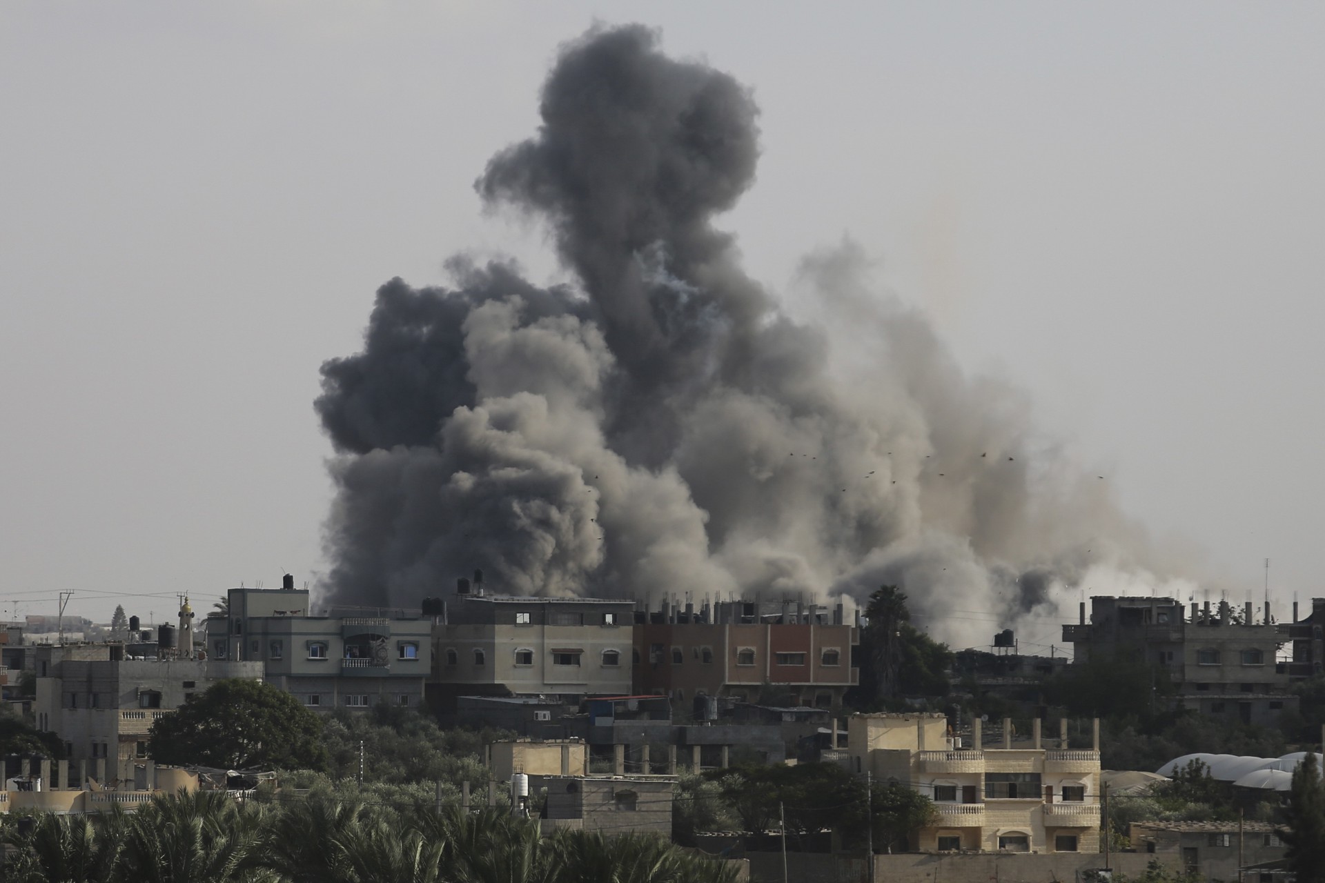 NBC: США пытаются убедить Израиль на время остановить бомбардировку сектора Газа
