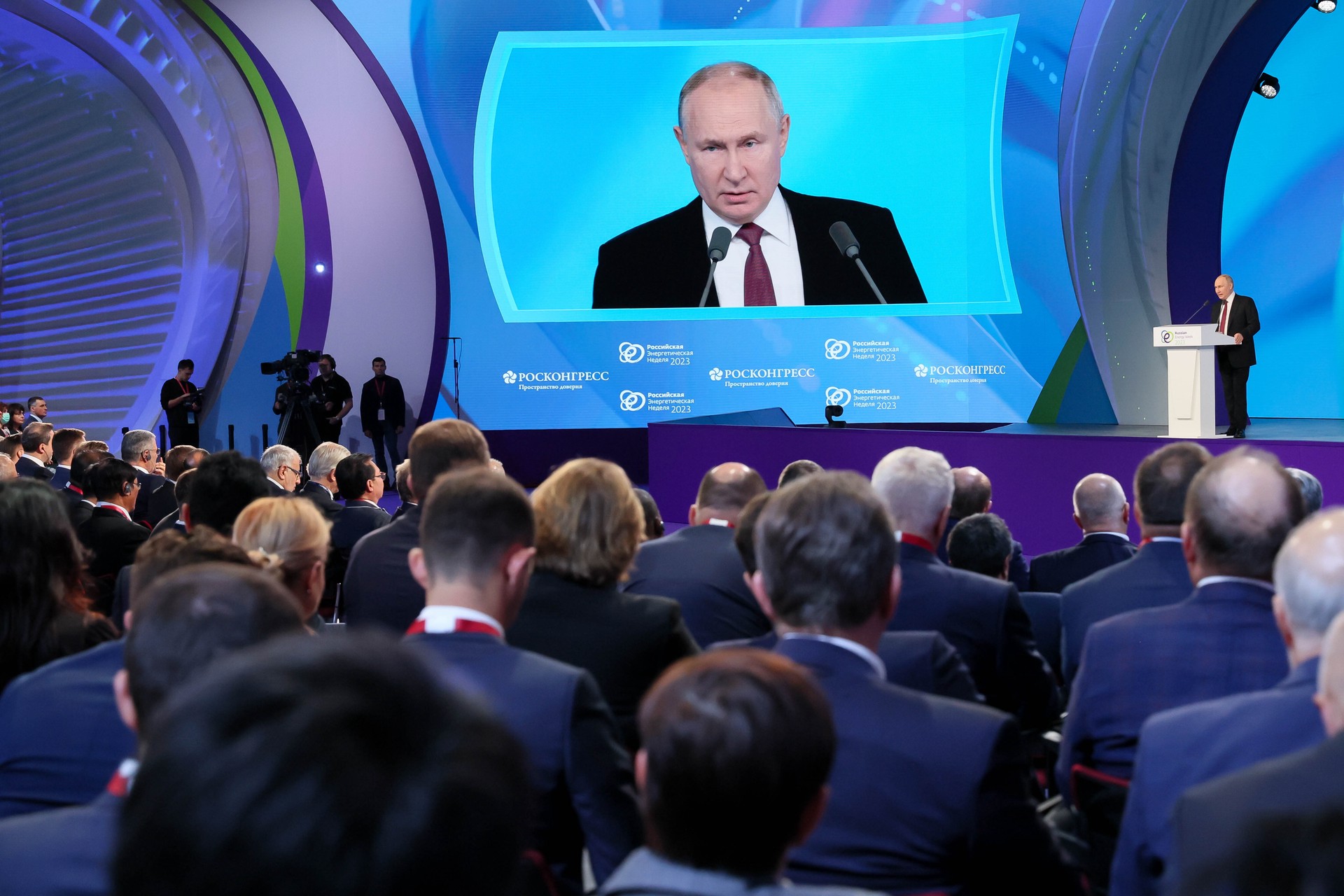 Путин: надо быть «абсолютно тупым», чтобы не понимать последствия отказа от энергоресурсов РФ
