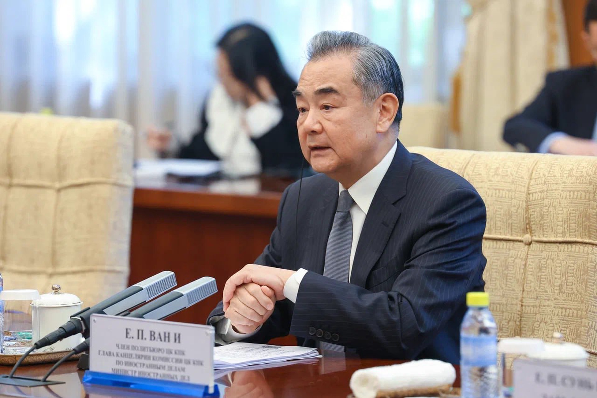 Ван И: Китай поддерживает созыв конференции по Украине при участии России