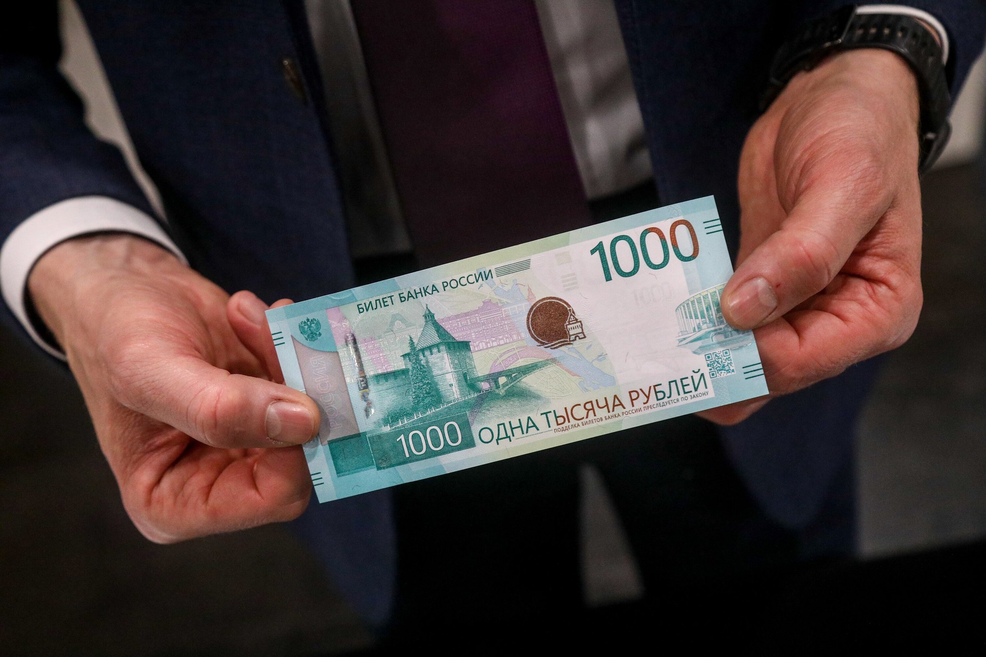 ЦБ доработает дизайн обновлённой банкноты в 1000 рублей