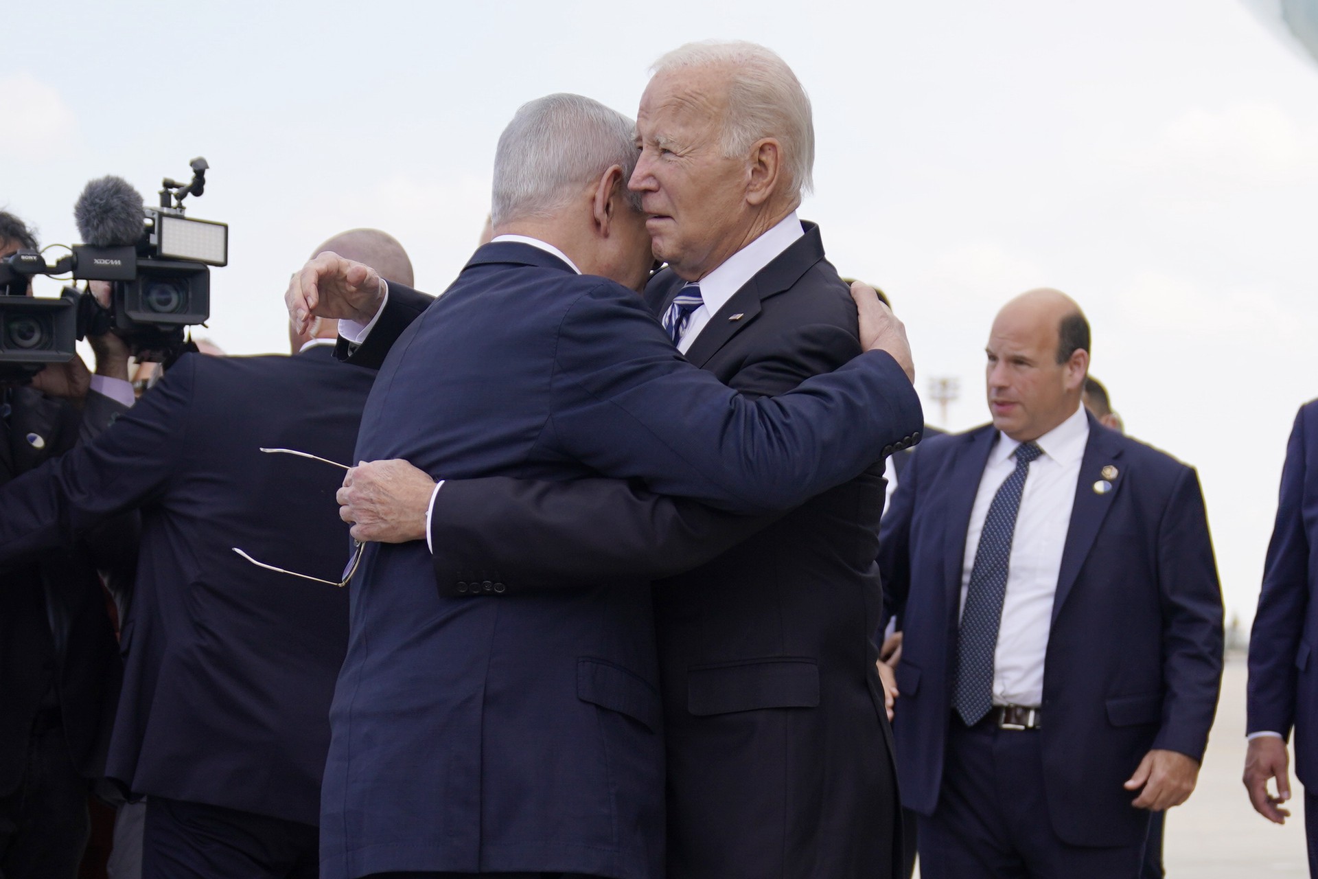Нетаньяху встретил Байдена в аэропорту Тель-Авива